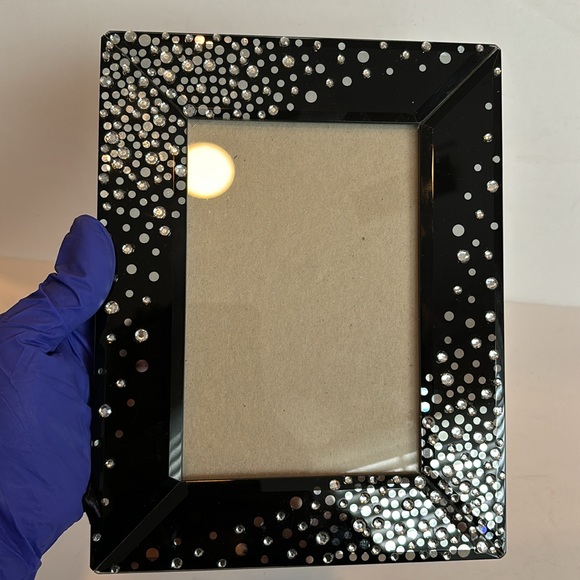 Beautiful frame with 3-D faux diamond surrounding  black glass 7” x 9” frame - Picture 9 of 9